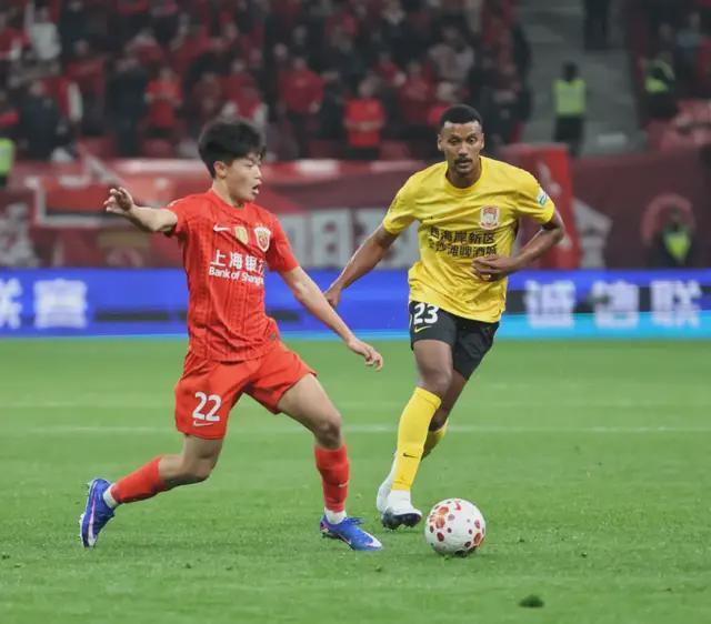 开云-中超第二轮，上海海港4:1青岛西海岸